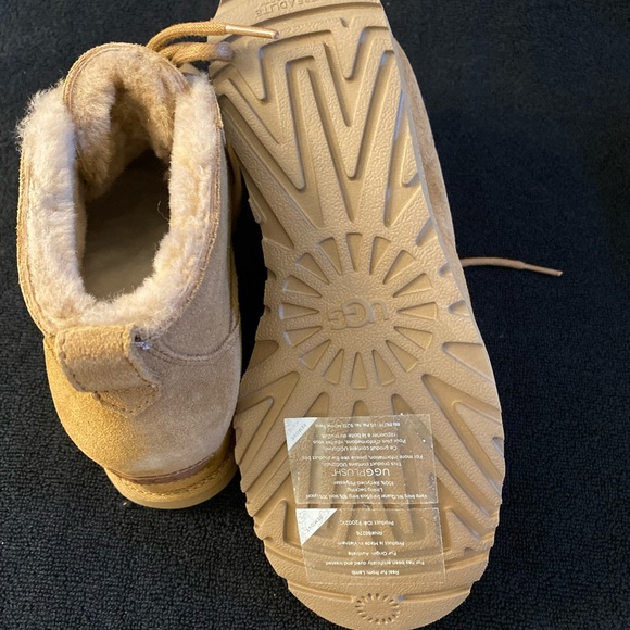 UGG Classic Femme lace up booties - Picture 3 of 4